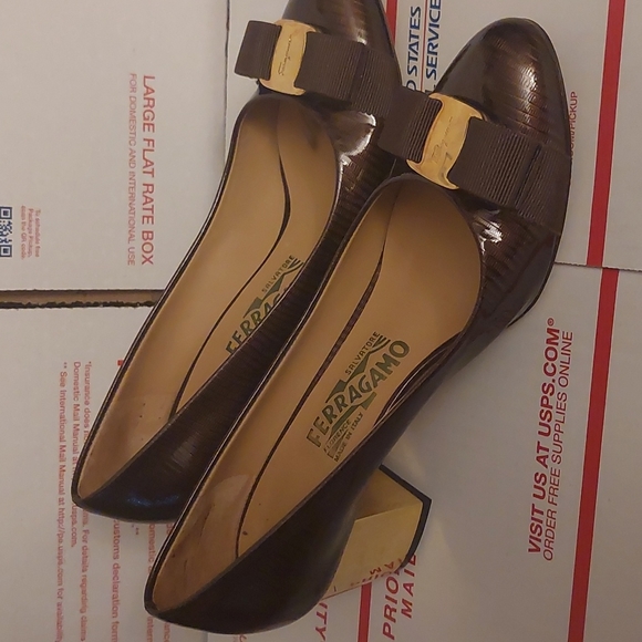 Salvatore Ferragamo Shoes - Ferragamo Vara Pumps